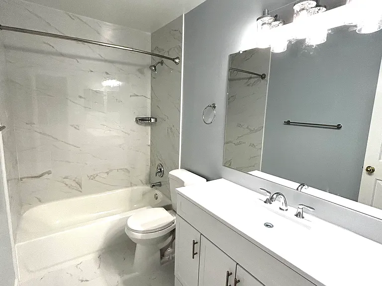 112 Longpoint Way — Photo 2