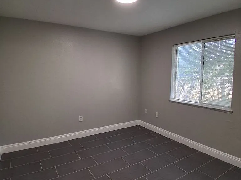 1452 S. College Ave — Photo 11