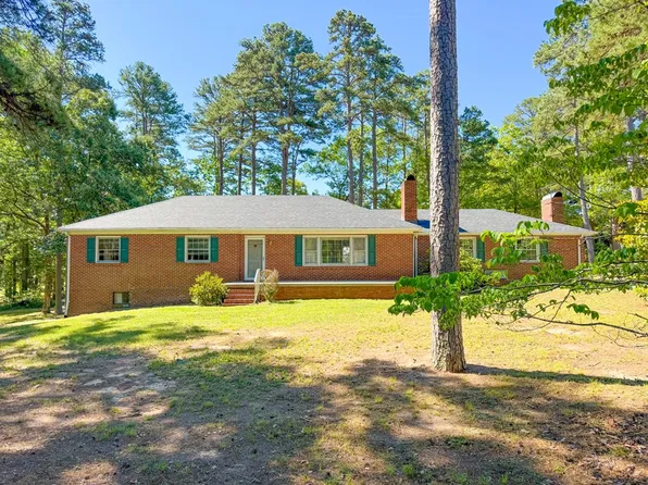 621 Melody Ln, Crewe, VA 23930