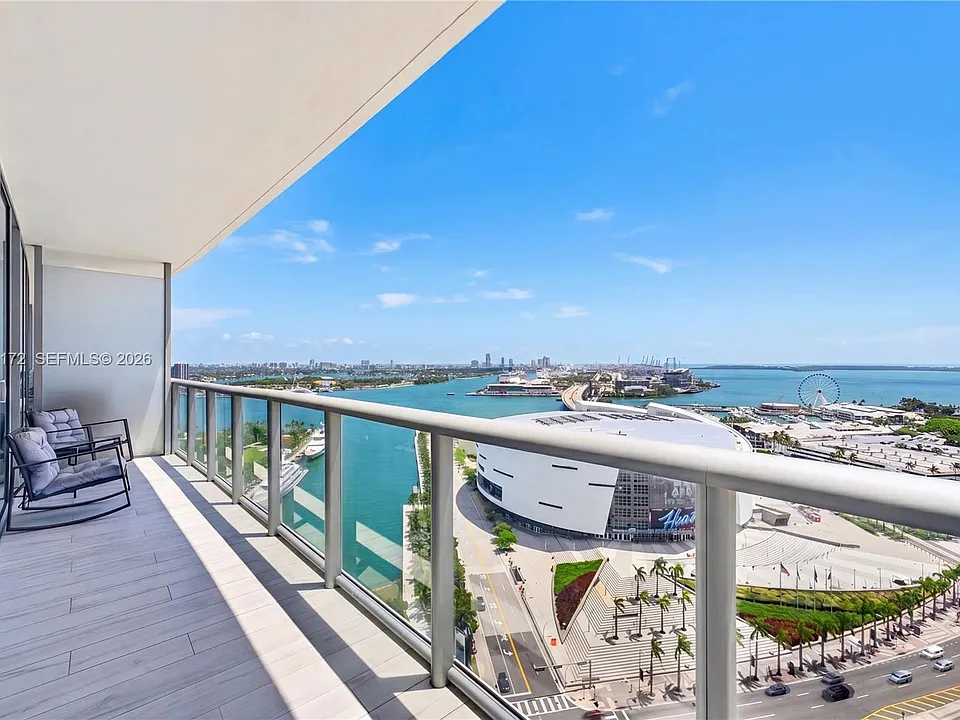 888 Biscayne Blvd #2404