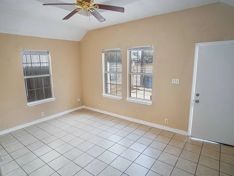 717 N Colorado St — Photo 12