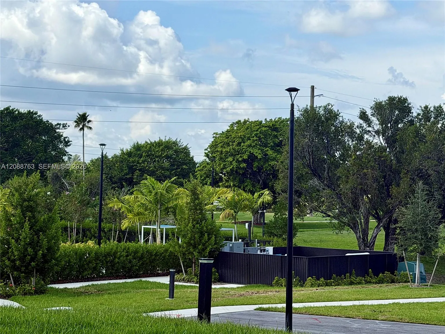 3 bed, 2.5 bath, 1393 sqft, $2,400 — Photo 3
