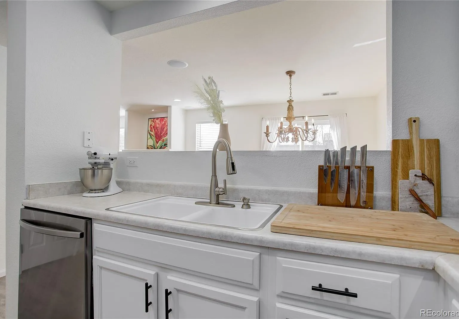 3 bed, 2.5 bath, 1400 sqft, $2,600 — Photo 4