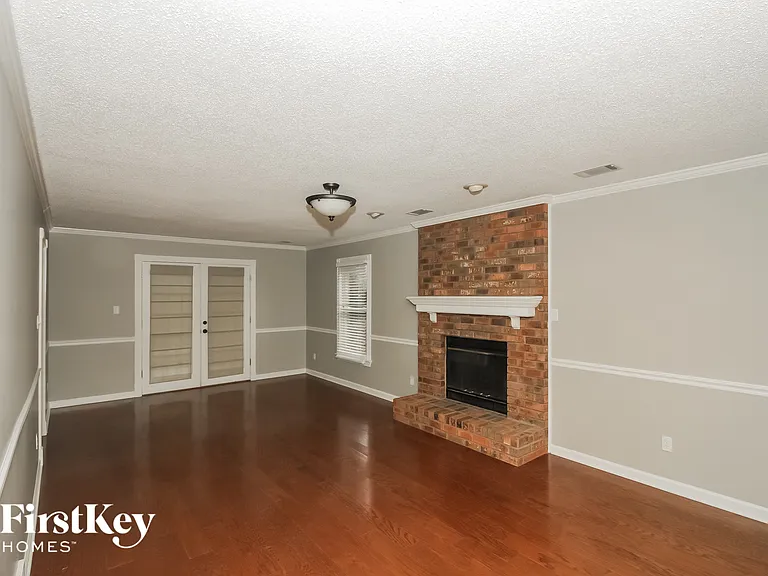 980 Yorktown Rd — Photo 4