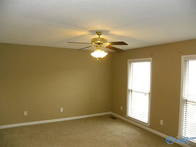 102 Pam Cir — Photo 15