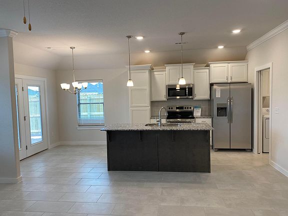 2nd image of 520 Peach Ave