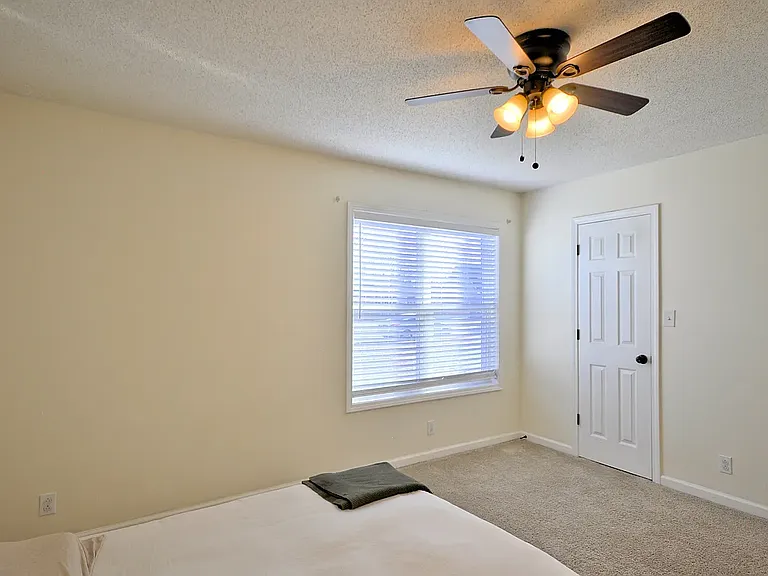 422 Woodale Dr — Photo 17