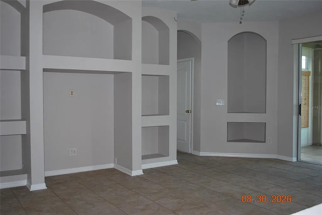 4 bed, 2.5 bath, 2610 sqft, $2,800 — Photo 4