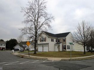 2 Grant Ct, Columbus, NJ 08022