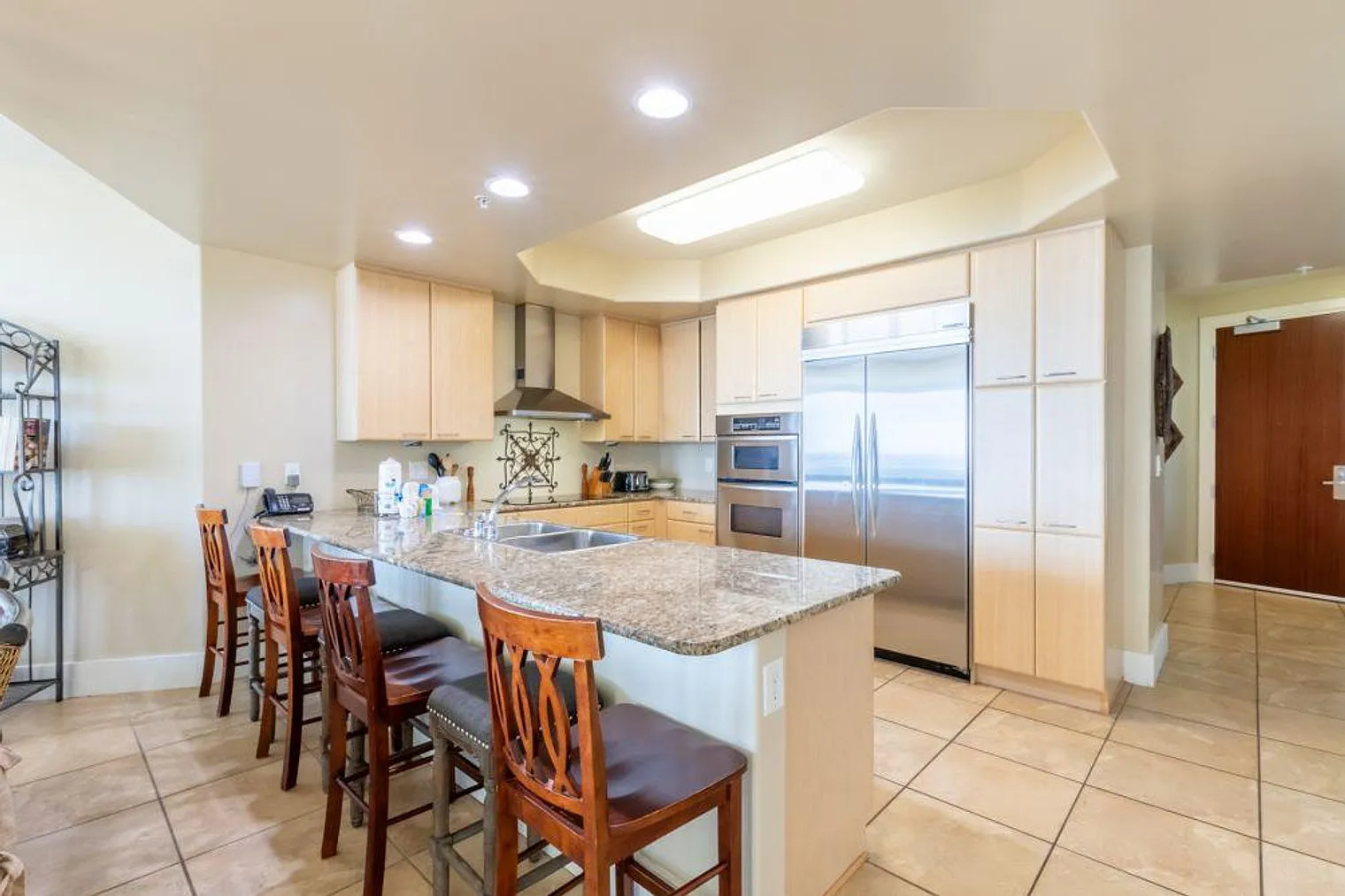 3 bed, 3.0 bath, 1001 sqft, $4,109 — Photo 3
