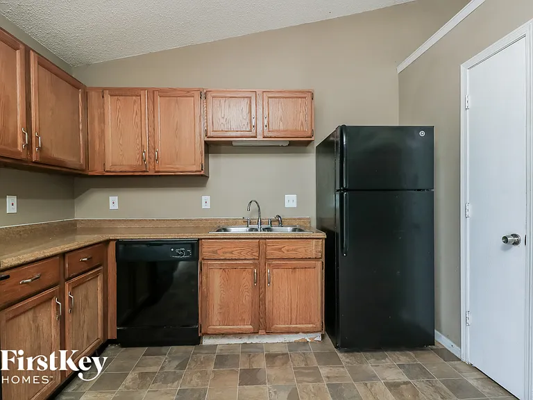 2346 Bramble Ln — Photo 5