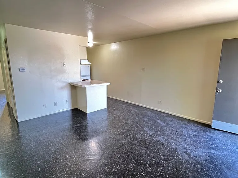 Retama Apartments — Photo 25