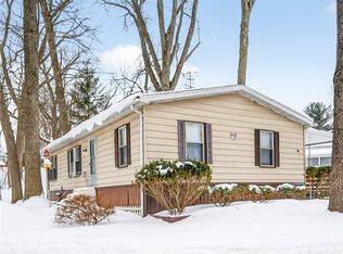 9 Oakside Dr, Rochester, NY 14625