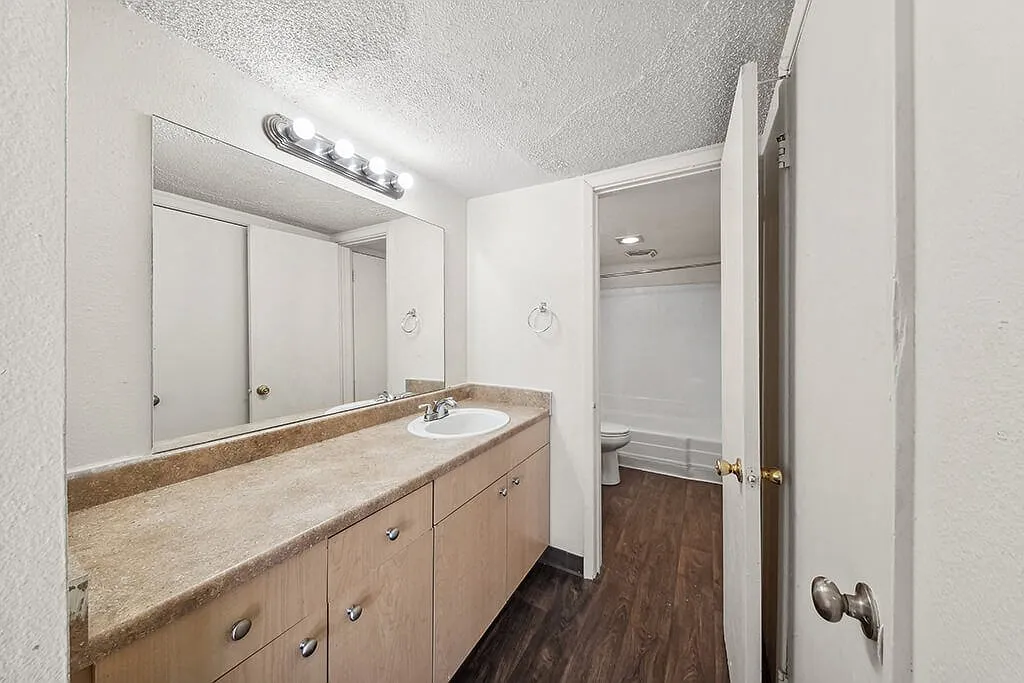 The Pines Apartments — Photo 4