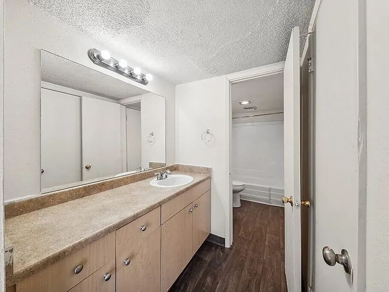 The Pines Apartments — Photo 4