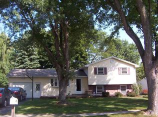 12 Karen Dr, Rochester, NY 14606