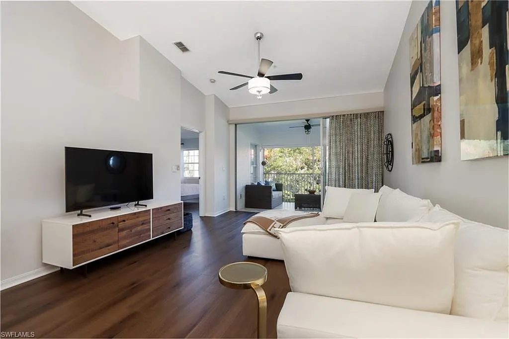 2 bed, 2.0 bath, 1448 sqft, $5,500 — Photo 4