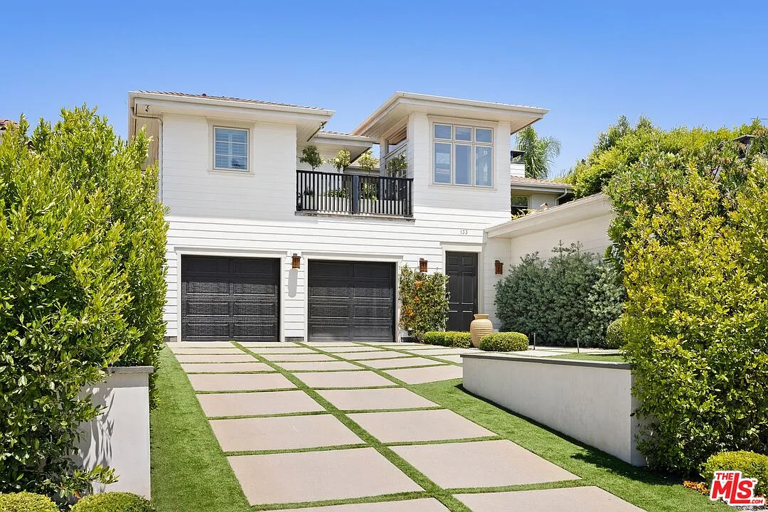 5 bed, 7.0 bath, 4800 sqft, $40,000 — Photo 1