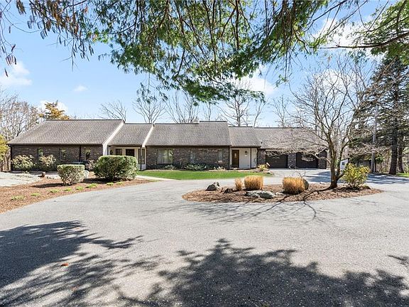 110 Jenckes Hill Rd Lincoln Ri 02865 Mls 1279579 Zillow