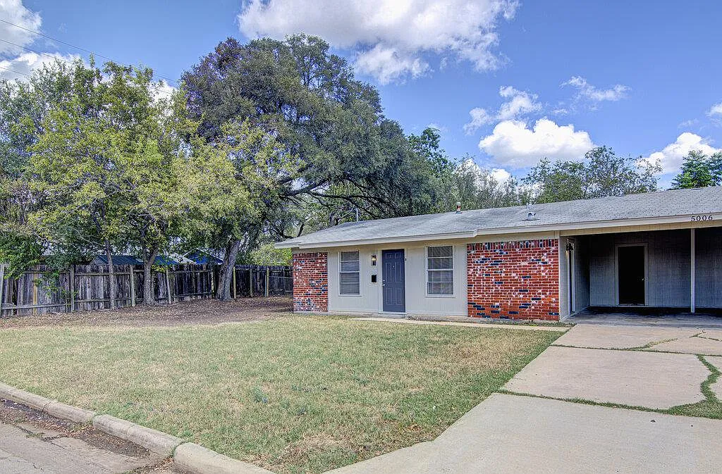 2 bed, 1.0 bath, 1525 sqft, $1,595 — Photo 2