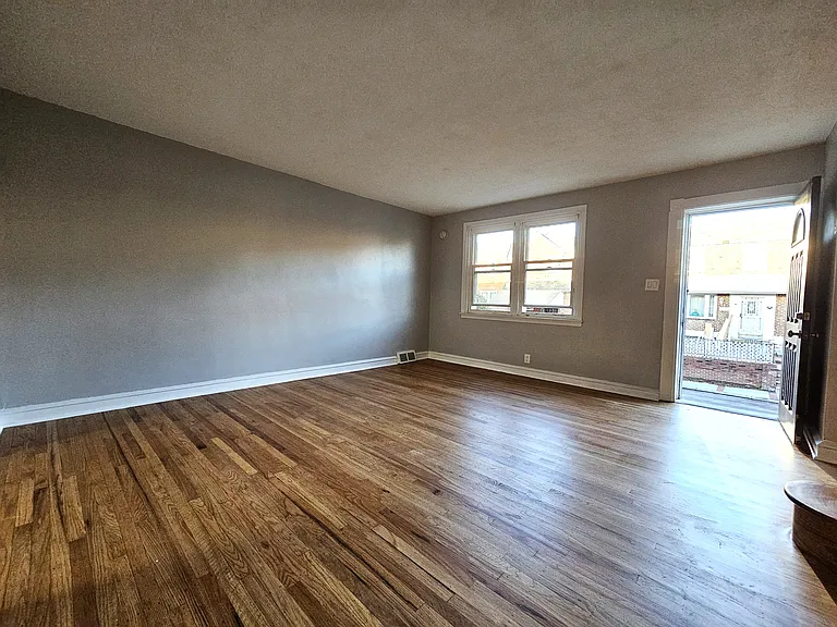 1009 Rosalie St — Photo 1