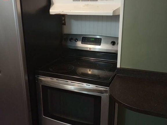3rd image of 1801 19th Ave NE #1