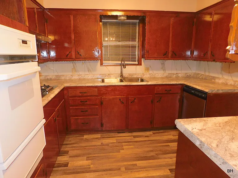 1610 N Wolford Ave — Photo 13