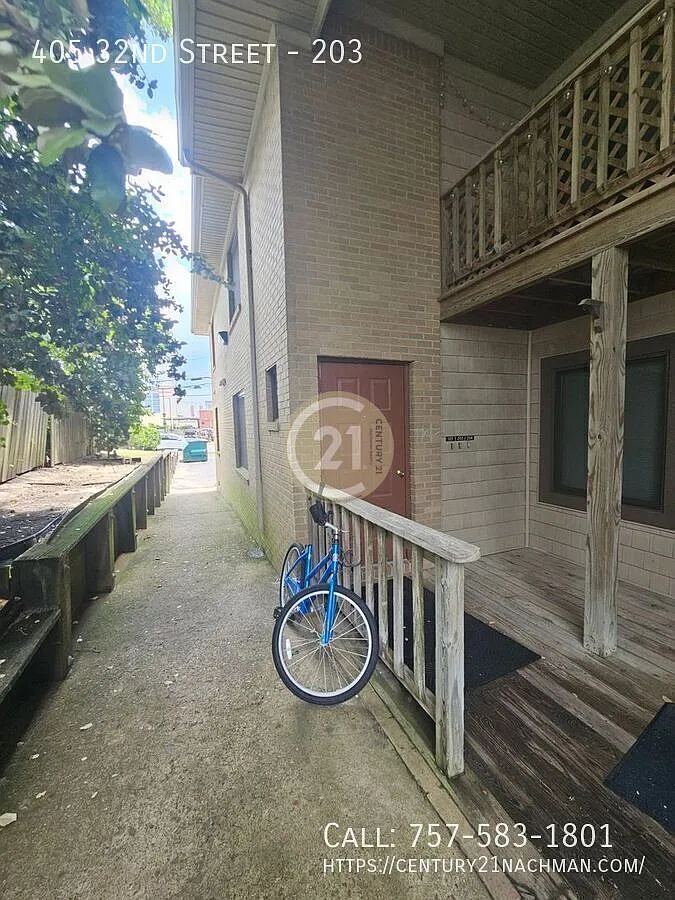 Property MUST be physically viewed before filling out an application. — Photo 4