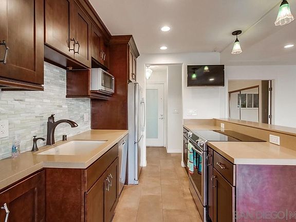 5th image of 3997 Crown Point Dr Unit 33