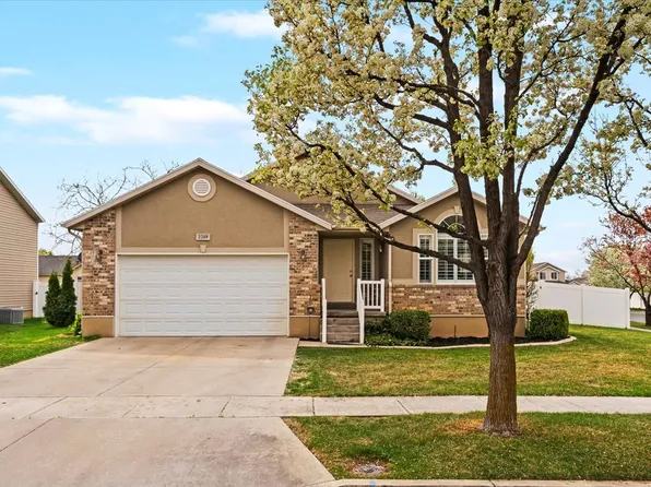 2249 W Craig Ln, Syracuse, UT 84075