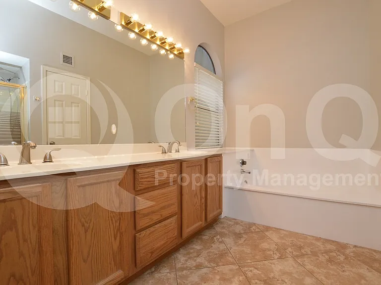 2808 E Nora St — Photo 21
