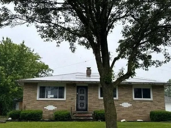 5836 E Glenn Dr, Maple Heights, OH 44137