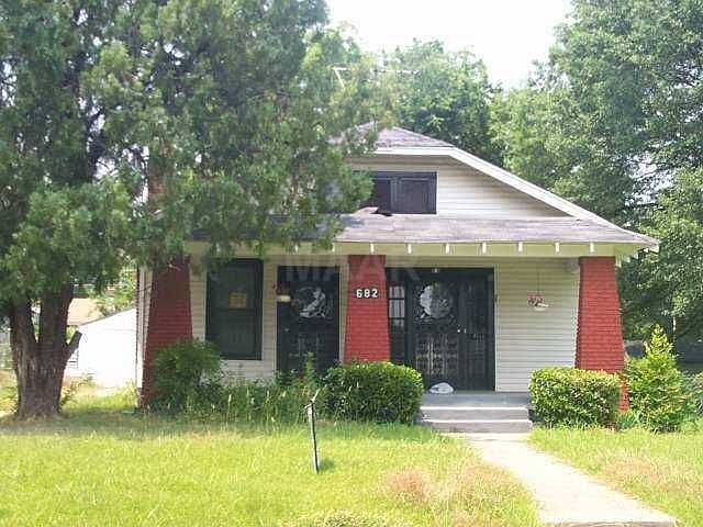 1st image of 682 E Gage Ave