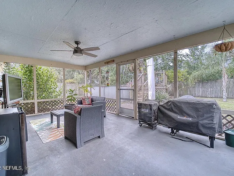 3048 Mangrove Ave — Photo 6
