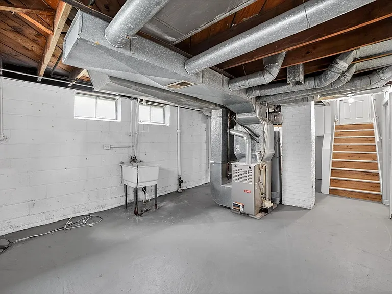 303 S Green Rd — Photo 29
