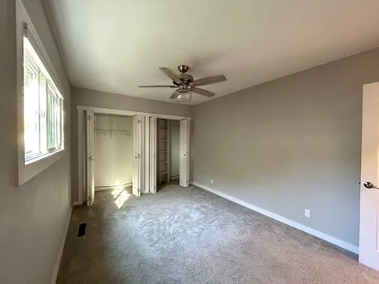 302 S Anderson St — Photo 10
