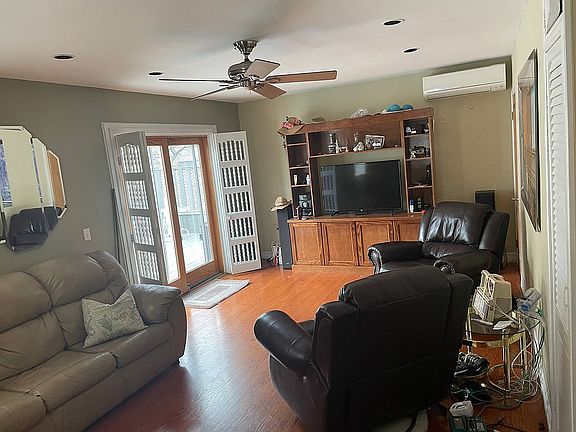 3rd image of 1735 Kimball St