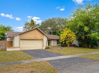 7389 NW 48th Pl, Fort Lauderdale, FL 33319