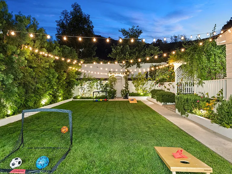Enjoy a variety of outdoor games in the evenings, turning the outdoor area into a playful space beneath the starlit sky.