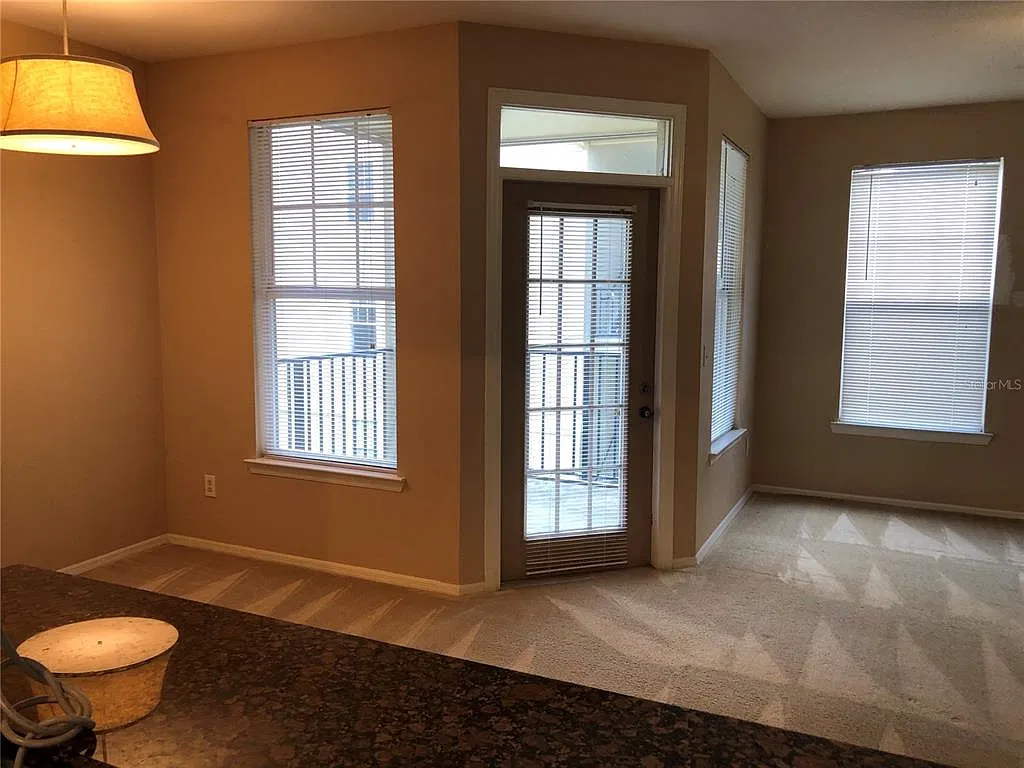 2 bed, 1.0 bath, 1271 sqft, $1,595 — Photo 3