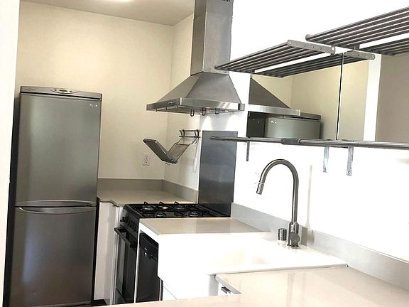 3rd image of 2514 1/2 London St