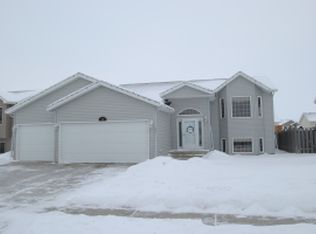 1049 39th Ave W, West Fargo, ND 58078