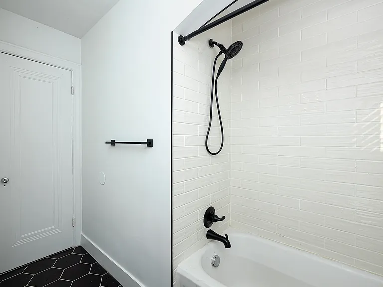 1012 Miner St — Photo 11
