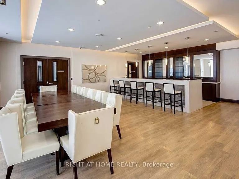 7165 Yonge St #705 — Photo 24