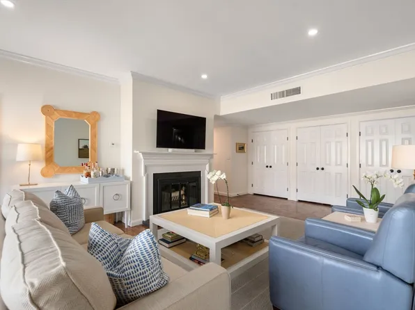 75 Grove St APT 429, Wellesley, MA 02482