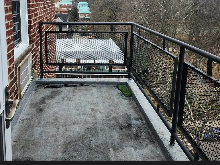 16420 Highland Ave #8Q — Photo 4