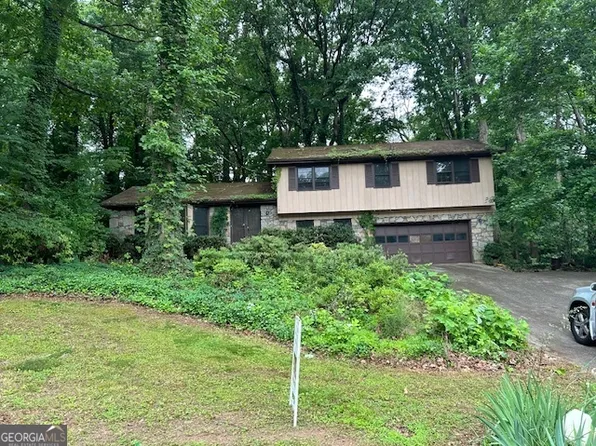 459 Hickory Hills Dr, Stone Mountain, GA 30083