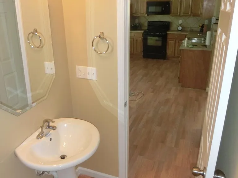 15713 Lakepoint Forest Dr — Photo 36