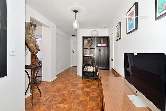 4th image of 800 Grand Concourse APT 1EN