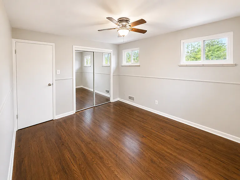 1447 Iowa Ave — Photo 4